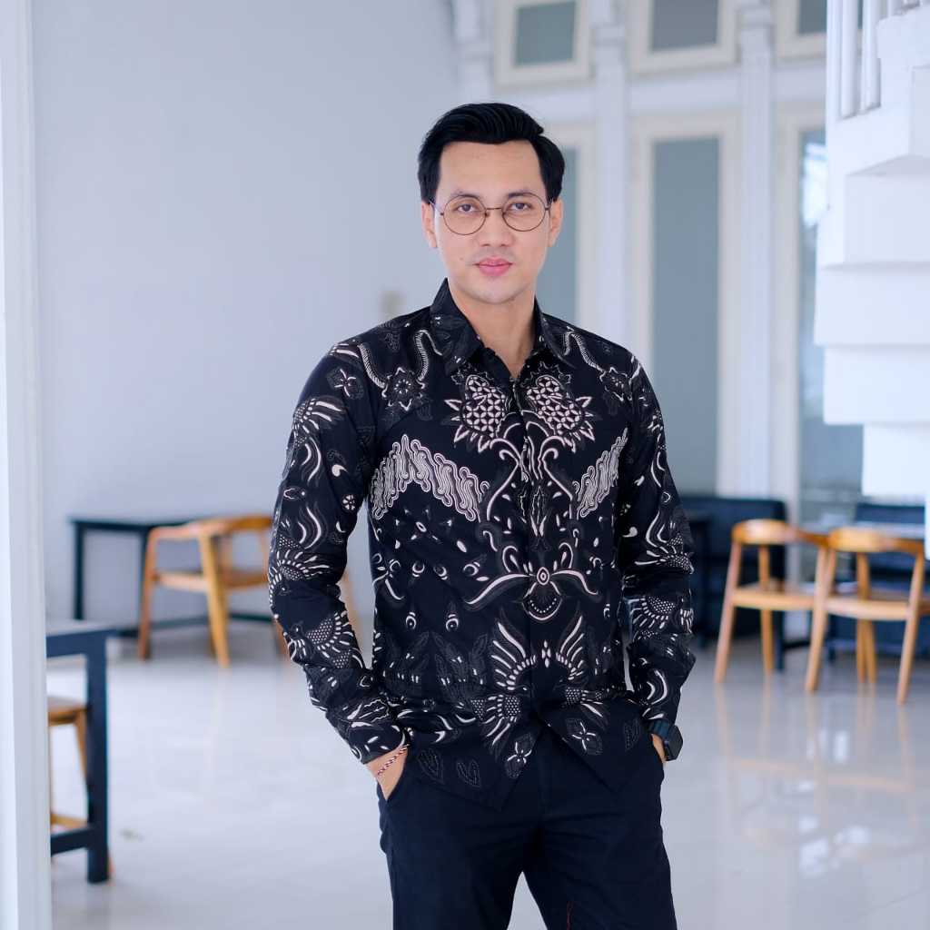 BATIK HAMAYRA||KEMEJA BATIK PRIA MOTIF ARJUNA HITAM
