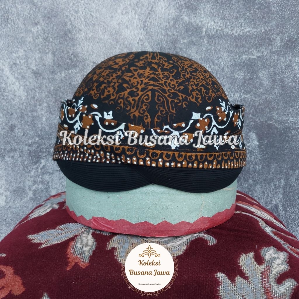 Blangkon Solo Kasatriyan Alusan Batik Latar Ireng