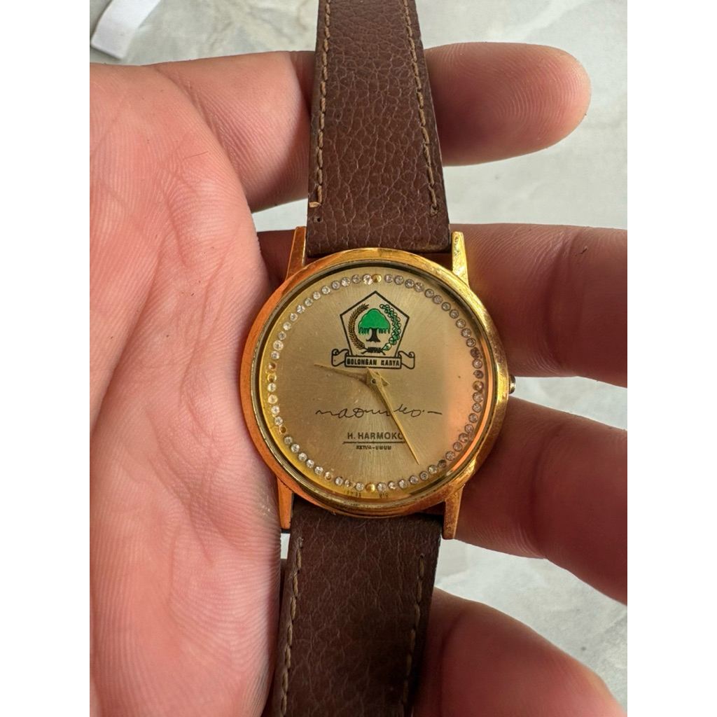 jam hadiah gold plated
