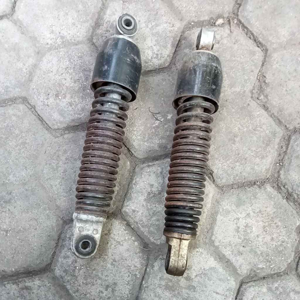 Suspensi / Shockbreaker / Skok Belakang Motor Yamaha Force 1 Crypto  Vega