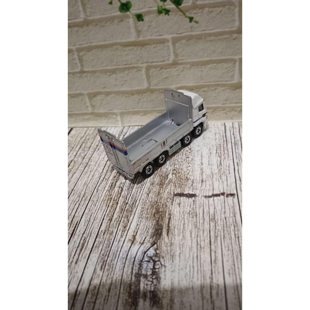 Diecast tomica truk preloved