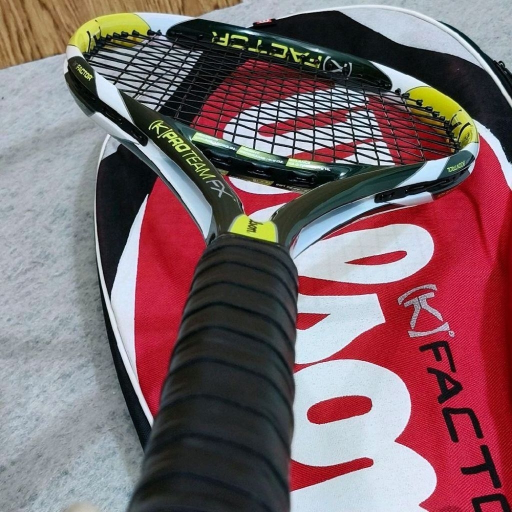 Raket Tenis Bekas Mulus Wilson K Factor Hijau Senar Hitam Ada Tas Siap Pakai