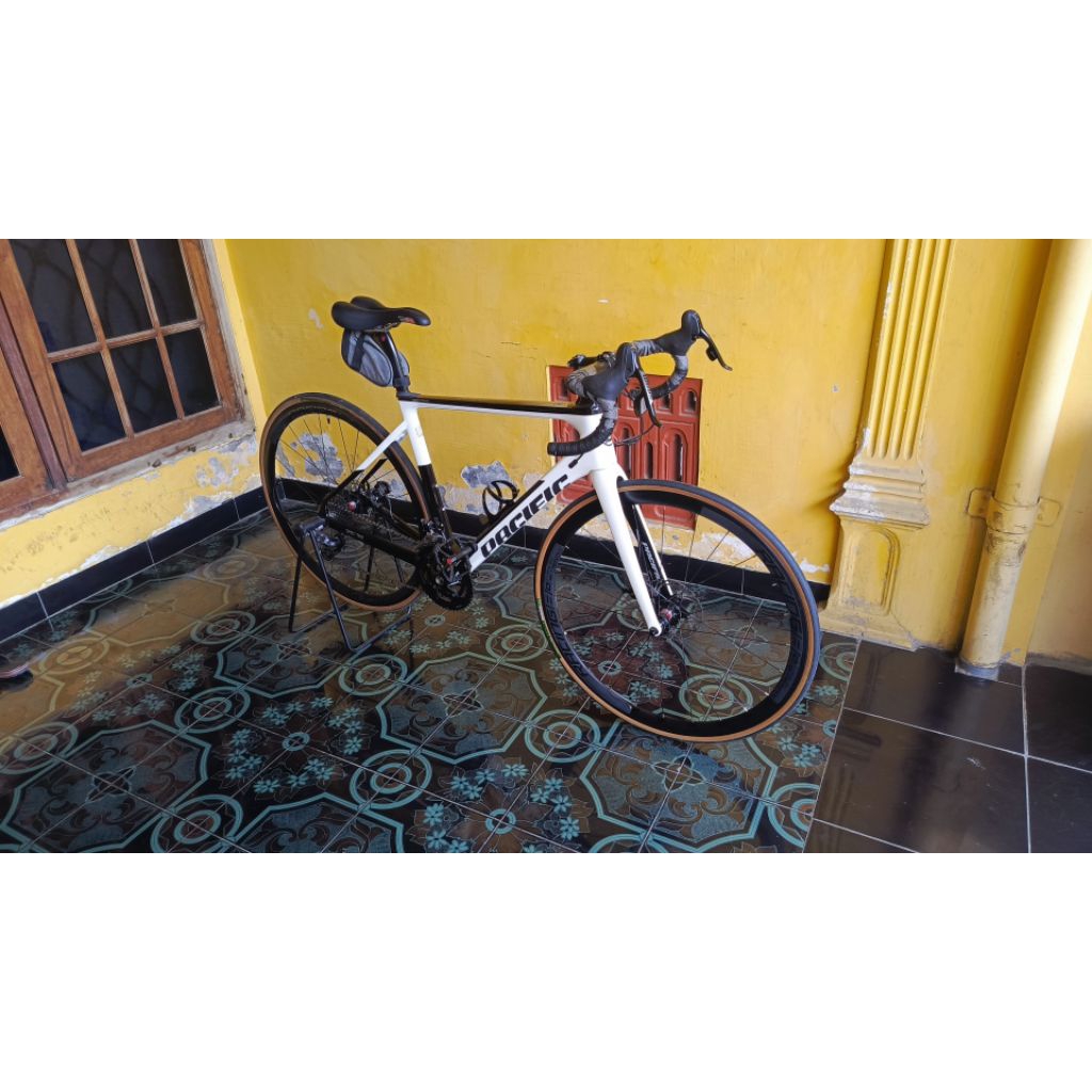 Roadbike Pacific Spectre Warna Putih