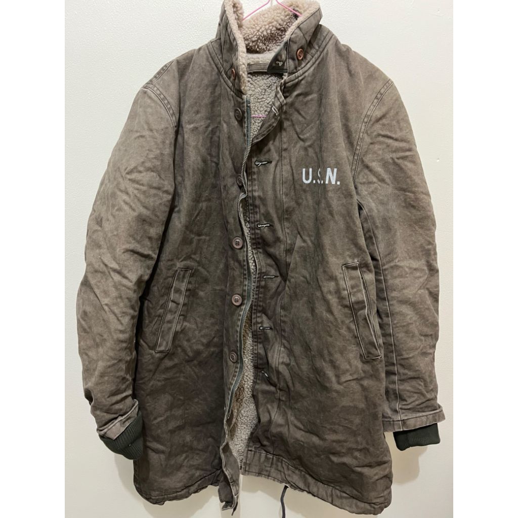 Preloved: Mantel Winter Tebal Musim Dingin Salju