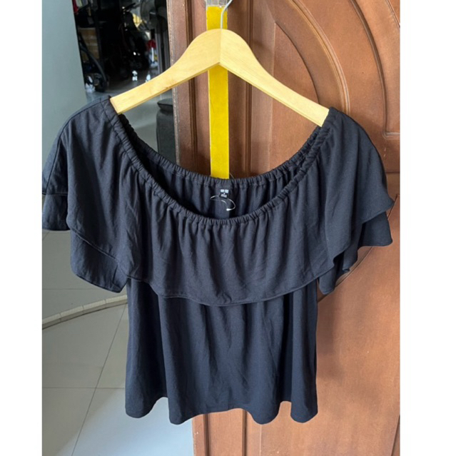 preloved UNIQLO SABRINA RUFFLE