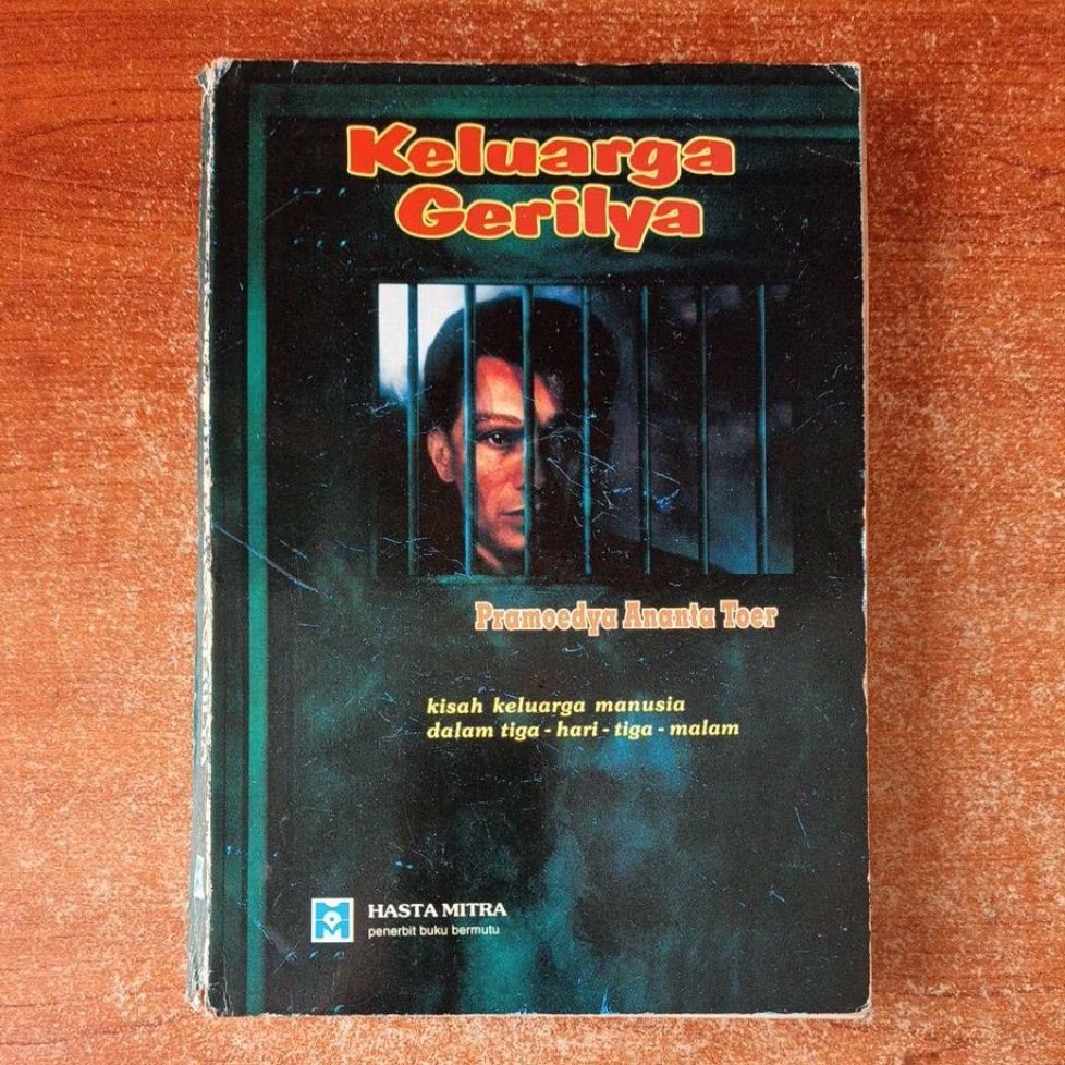 BUKU KELUARGA GERILYA oleh PRAMOEDYA ANANTA TOER ORIGINAL LAWAS LANGKA