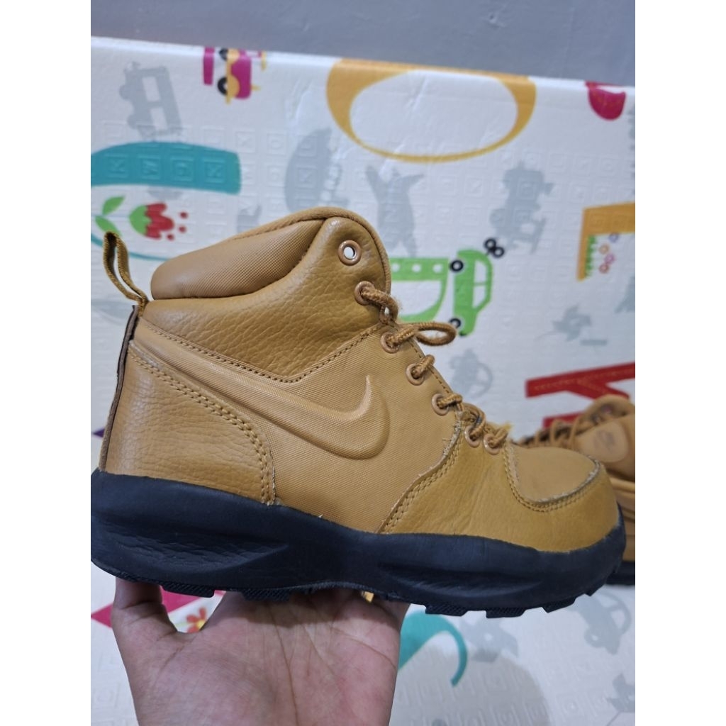 Sepatu Preloved Nike Manoa Boots Size 35.5