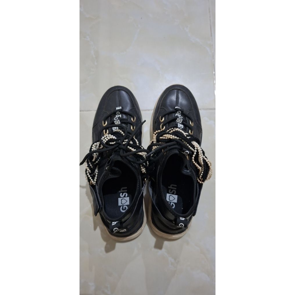 Preloved Sepatu Gosh ori