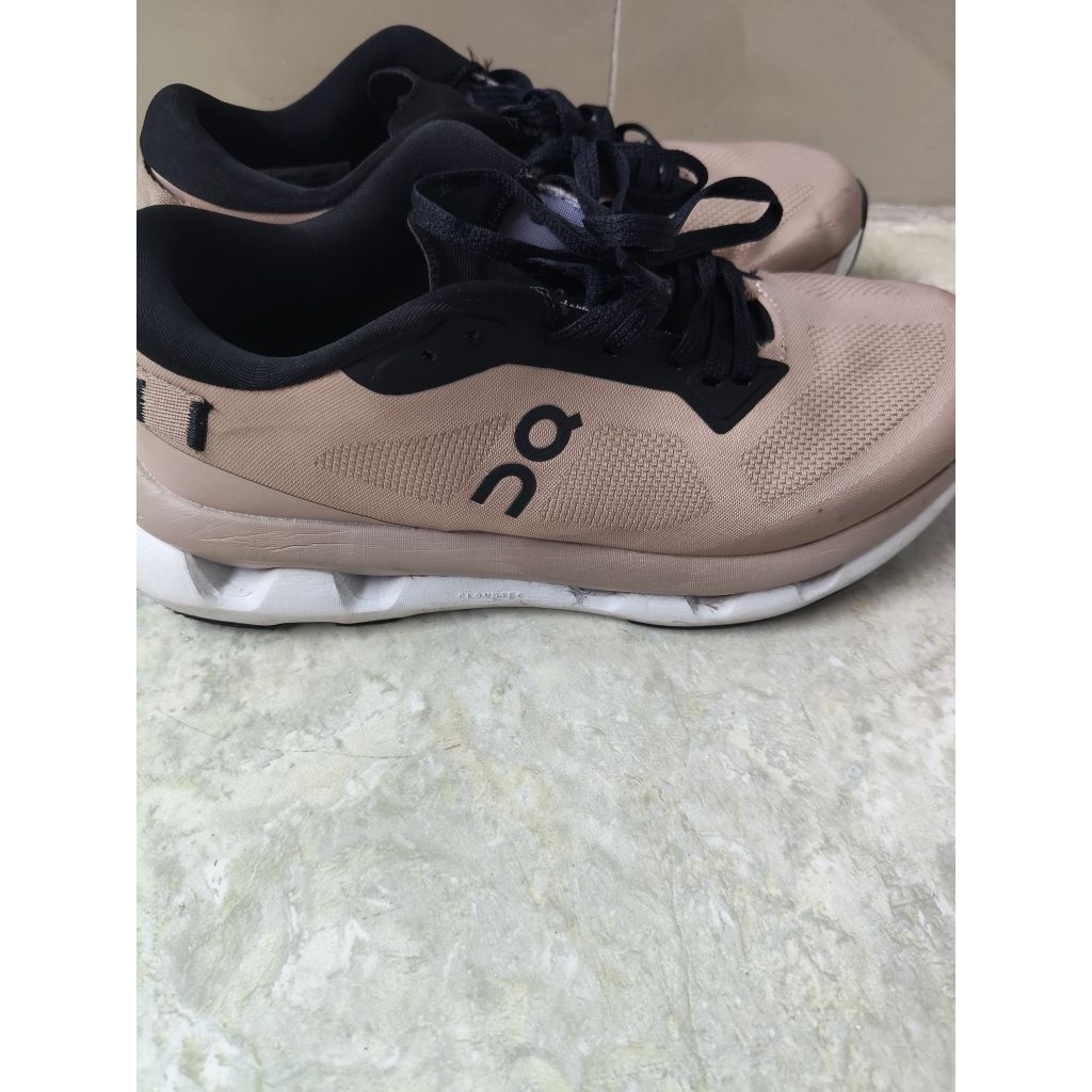 Sepatu On Cloud Running