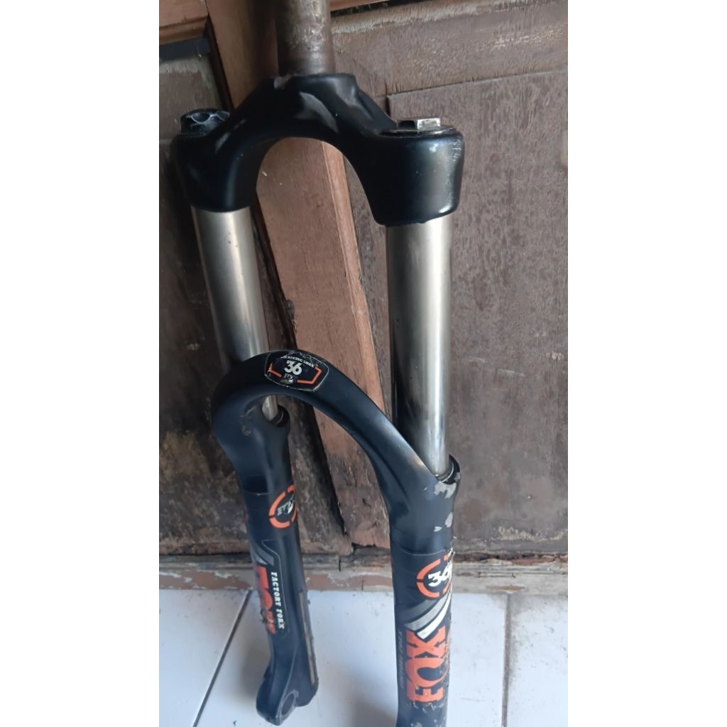 fork sepeda RST storm decal fox,bonus AS TA fungsi normal, minus Rebound
