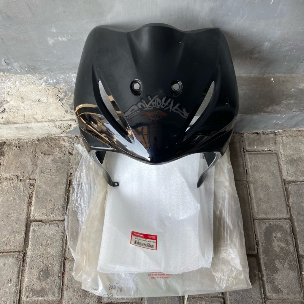 64500 KWW A00FMB COVER TAMENG DEPAN REVO ABSOLUTE 110 HITAM ORIGINAL AHM