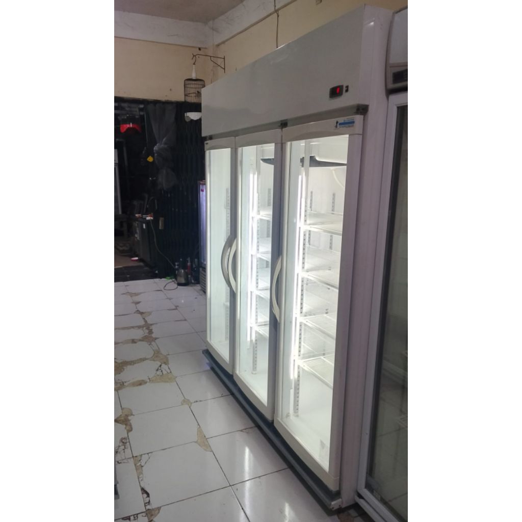 Showcase chiller 3 pintu panasonic second