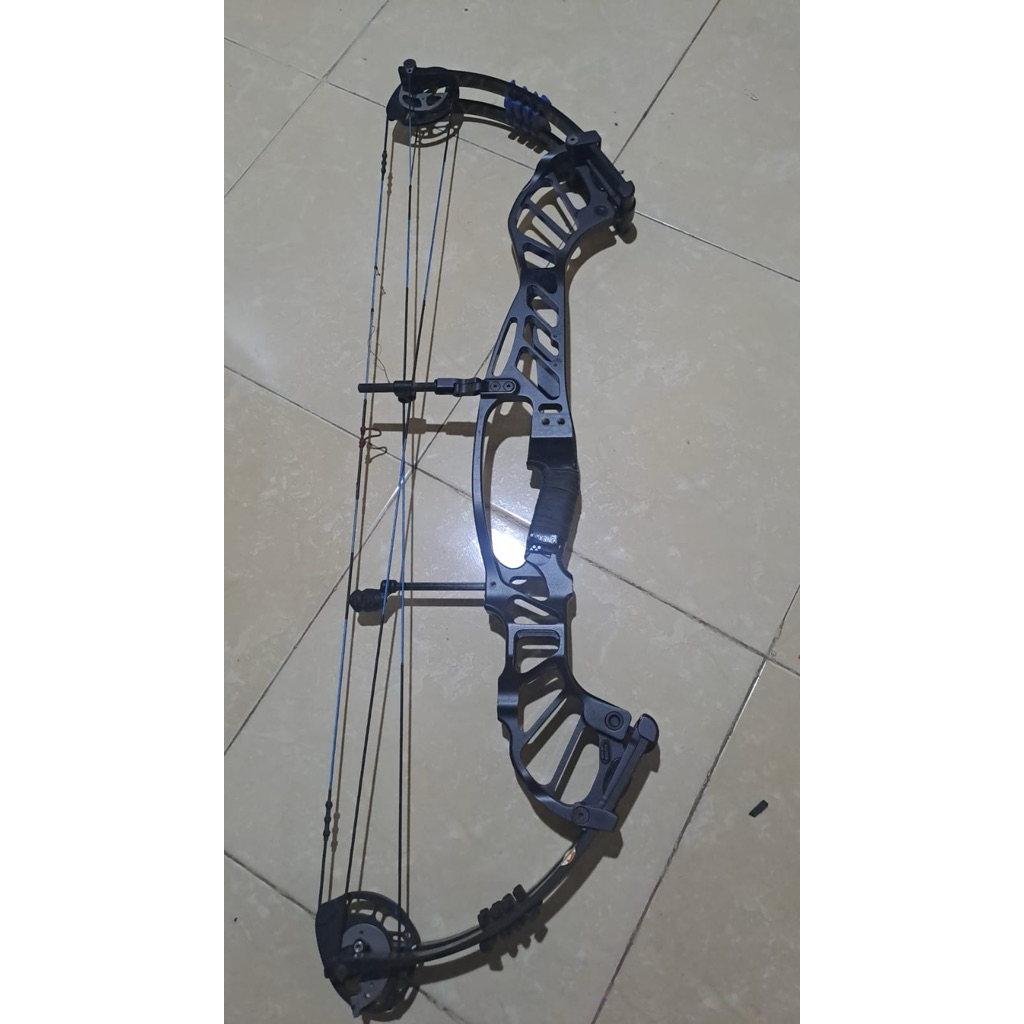 Second HOYT INVICTA 37" DCX