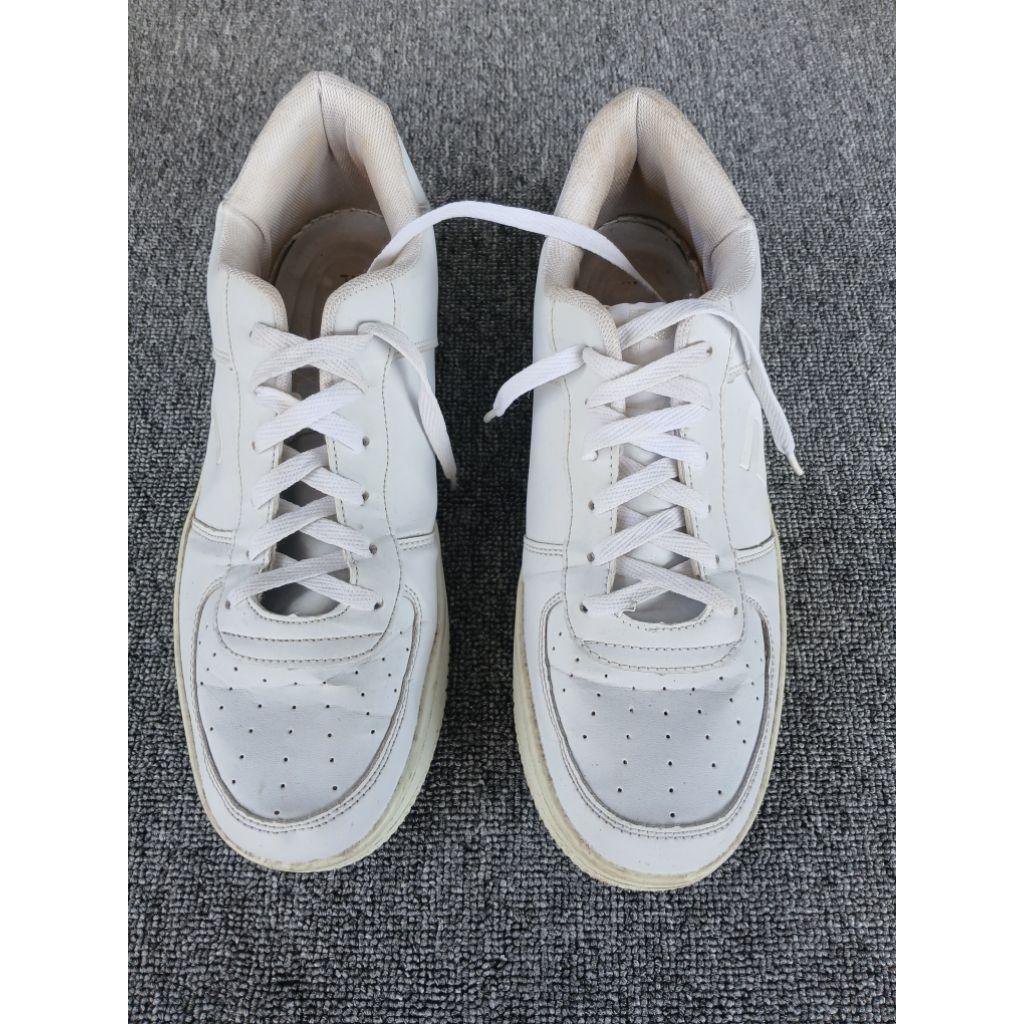 Preloved sepatu sneakers putih paulmay size 42