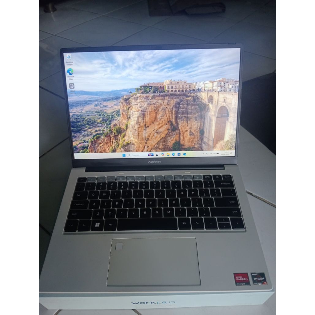 Laptop Advan Workplus Ryzen 5 6600H RAM 16GB SSD 512GB Bekas