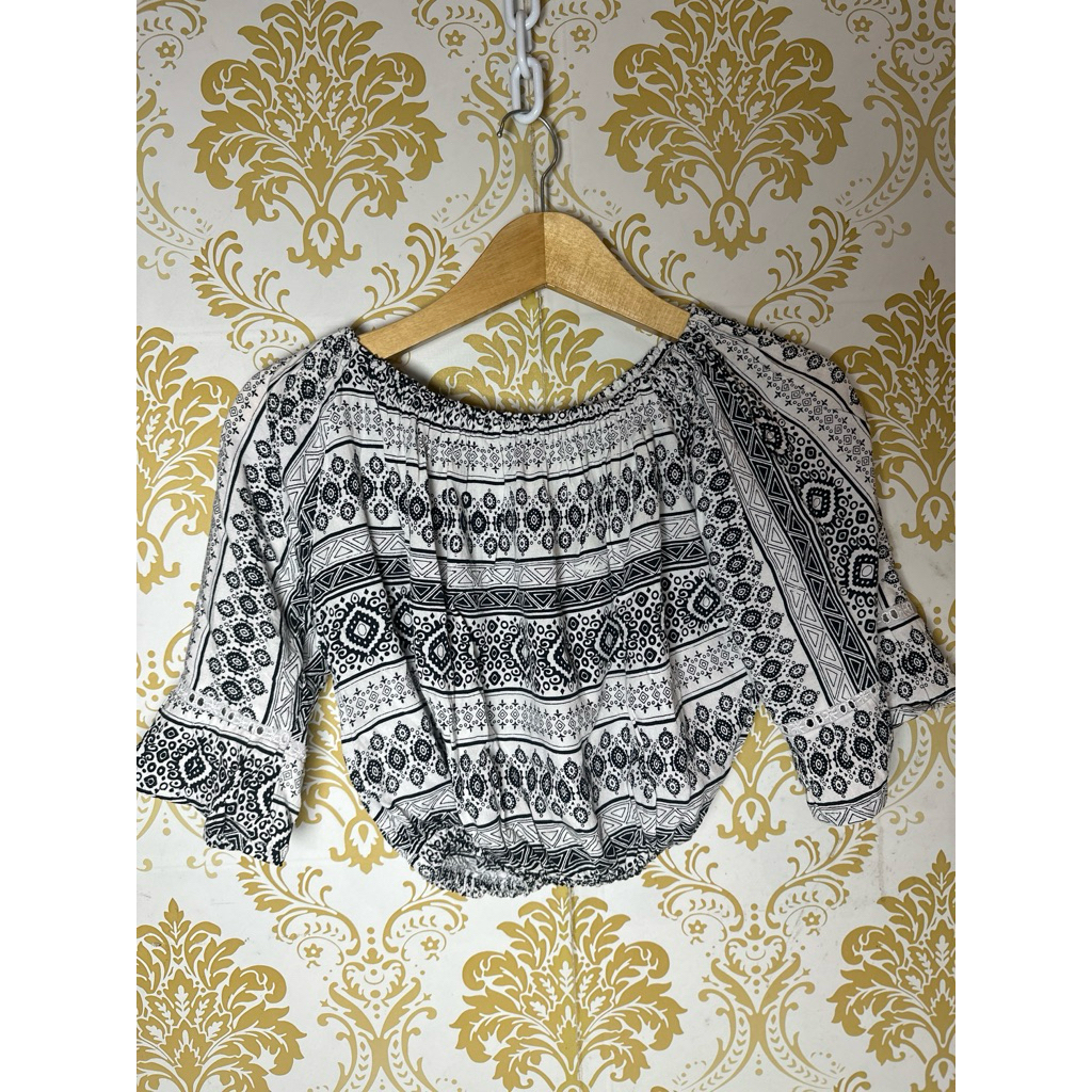 Atasan Wanita Model Sabrina Etnik / Crop Top Off Shoulder Hitam Putih / Baju Santai Liburan Bali Cas
