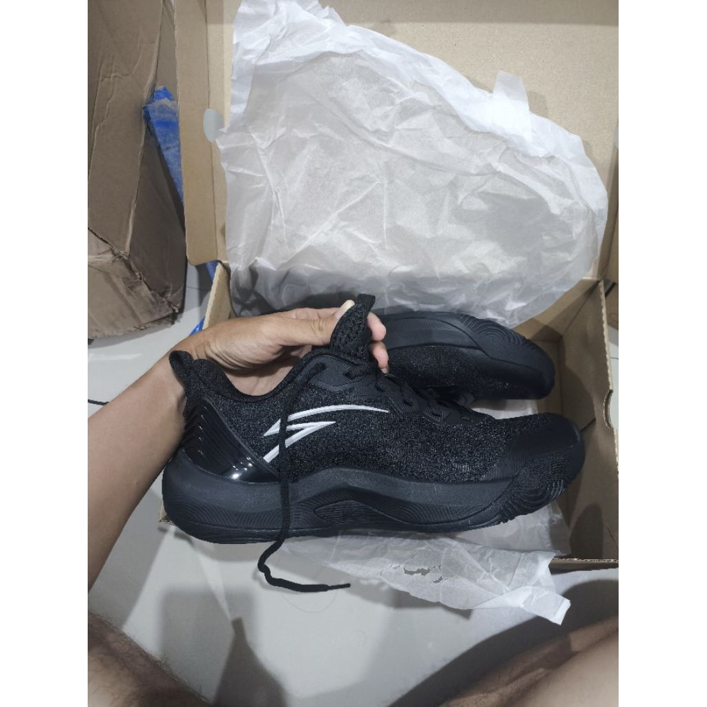 sepatu basket anta ktbm