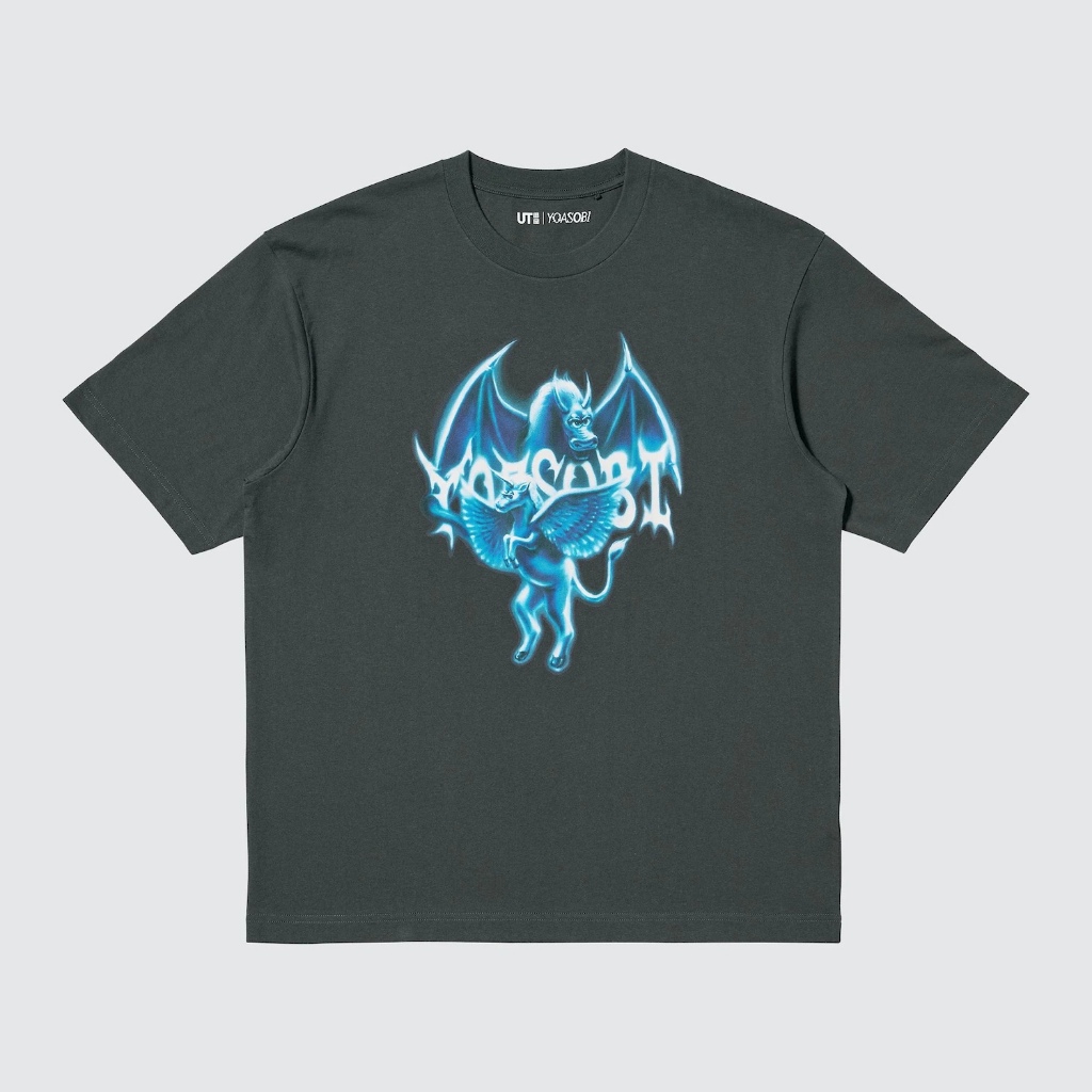 Tshirt Uniqlo x Yoasobi 03  | UT Yoasobi Kaos Lengan Pendek Unisex - Abu Tua