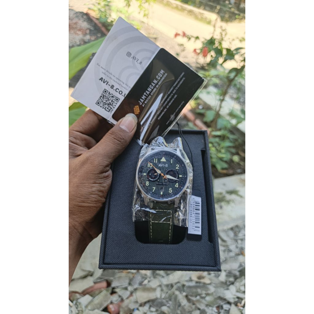 Jam tangan AVI-8 pilot dual time pria
