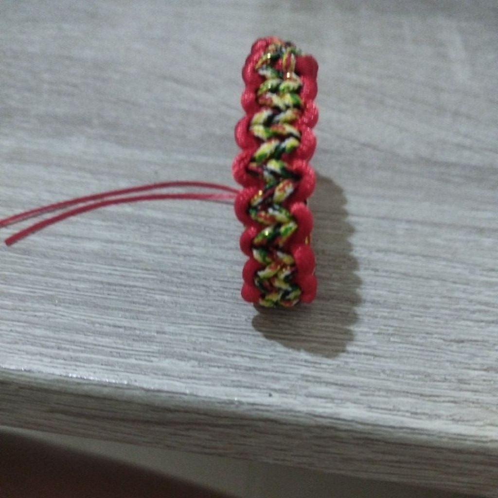 gelang pancawarna dgn lapisan benang emas jigjag