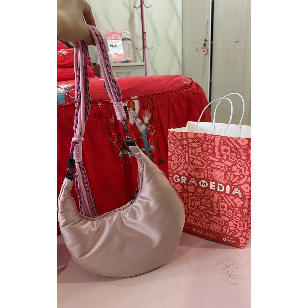 preloved tas (beli di gramedia)