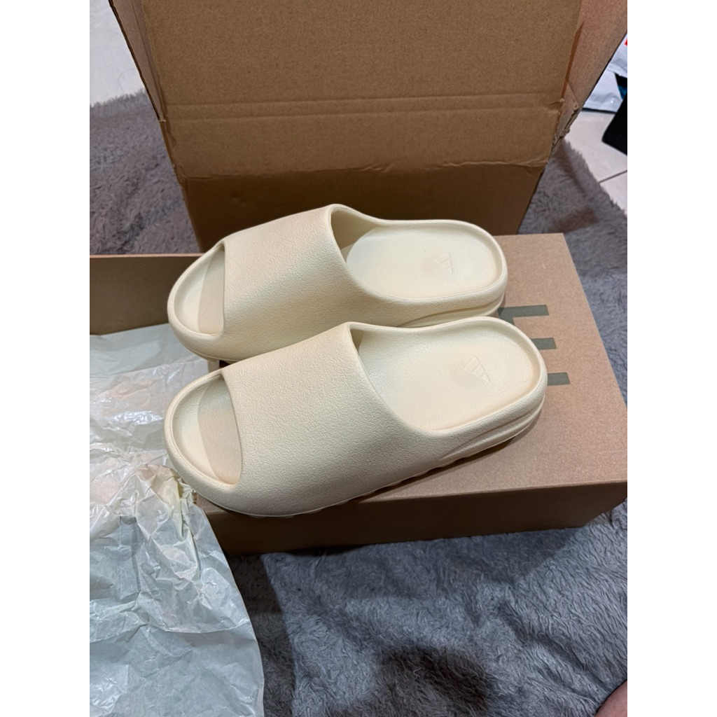 Yeezy Slide Bone