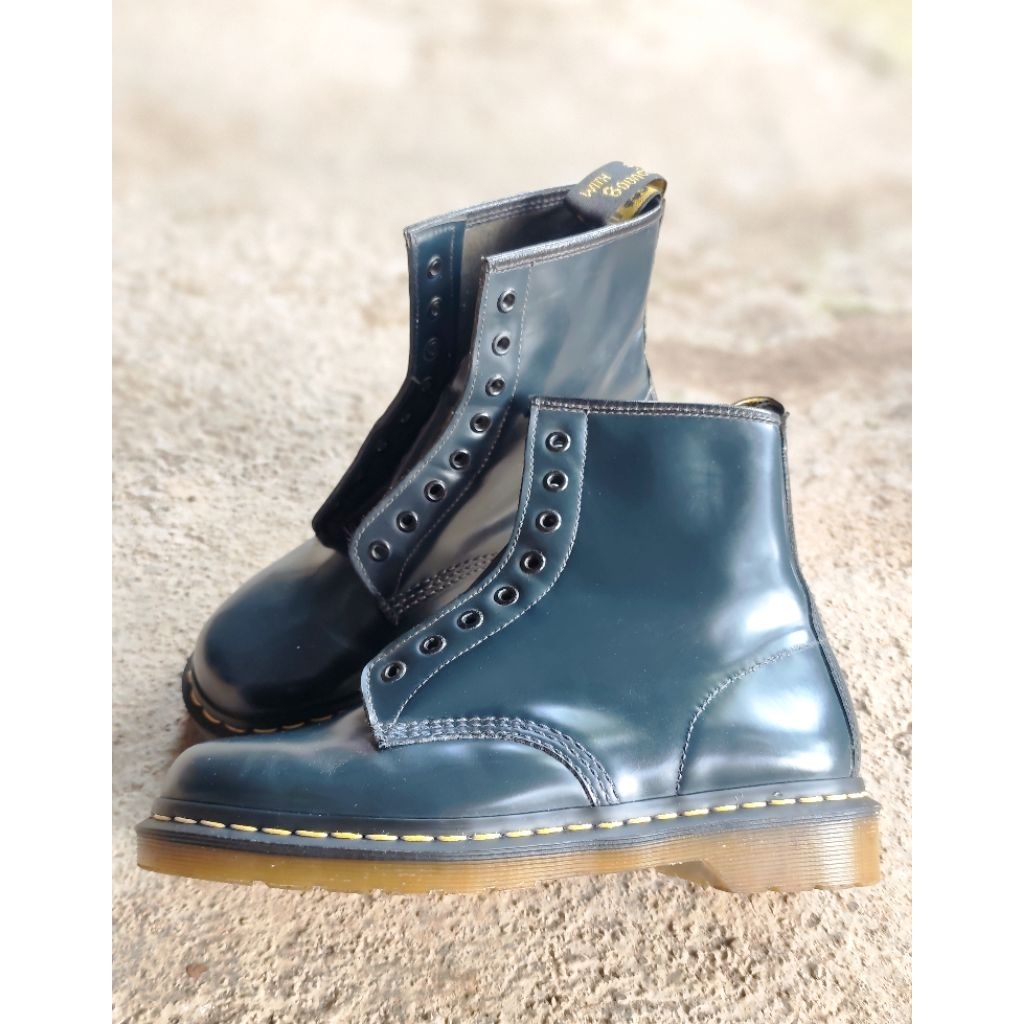 Sepatu Dr. Martens 1460 Green Navy 8 Eye Boots – Second jarang dipakai