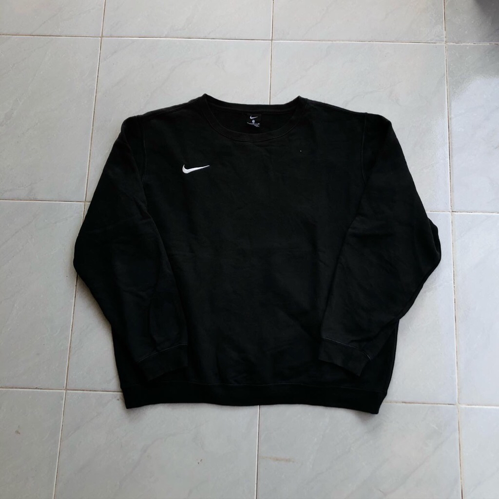CREWNECK NIKE SMALL LOGO SWOOSH BOXY BLACK