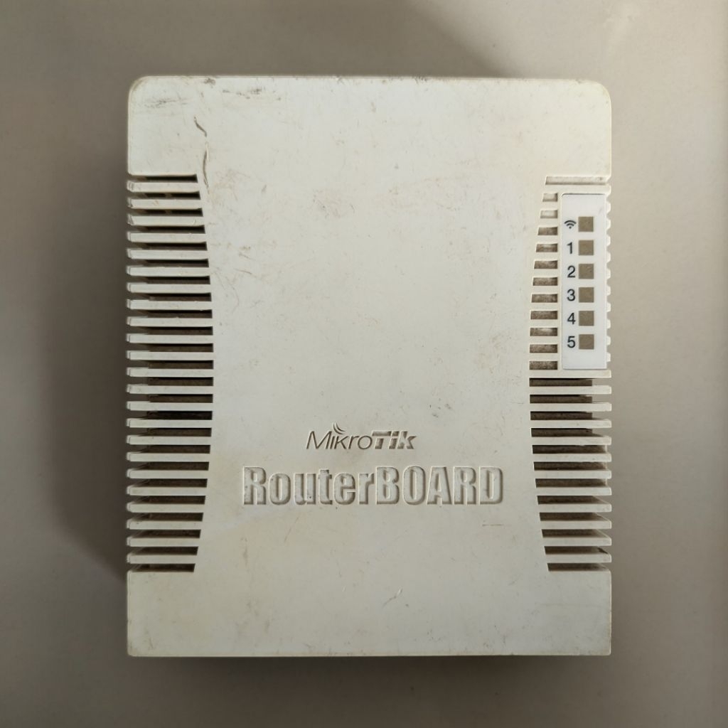 MikroTik RB951Ui-2HnD RouterBOARD RouterOS Level 4 PoE Out USB Bekas Normal Minus Body Menguning