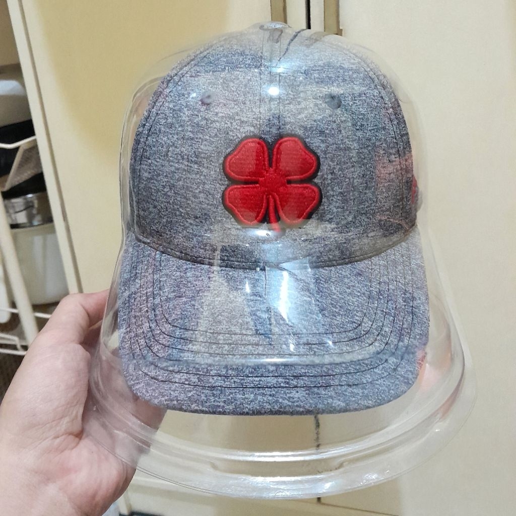 Topi Black Clover X Utah