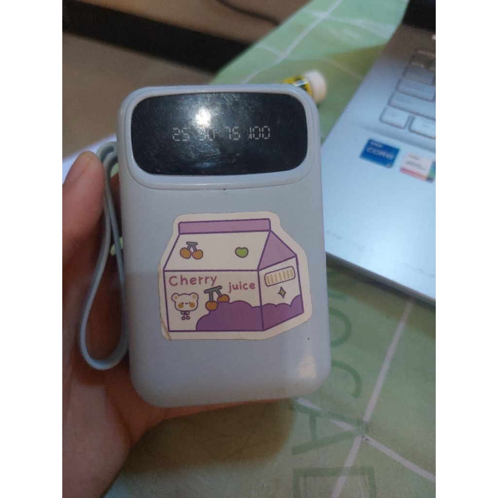 Preloved powerbank warna biru no merk like new no minus