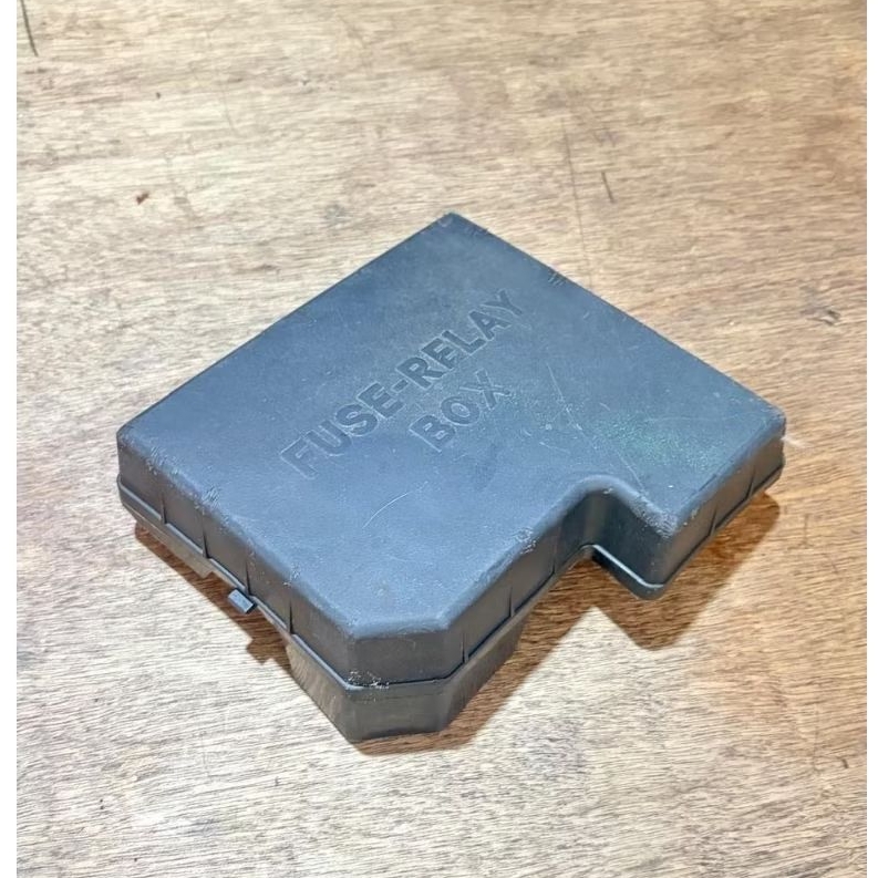COVER TUTUP RELAY FUSE BOX SIKRING HYUNDAI MATRIX MATRIK ORIGINAL 91950-0K510
