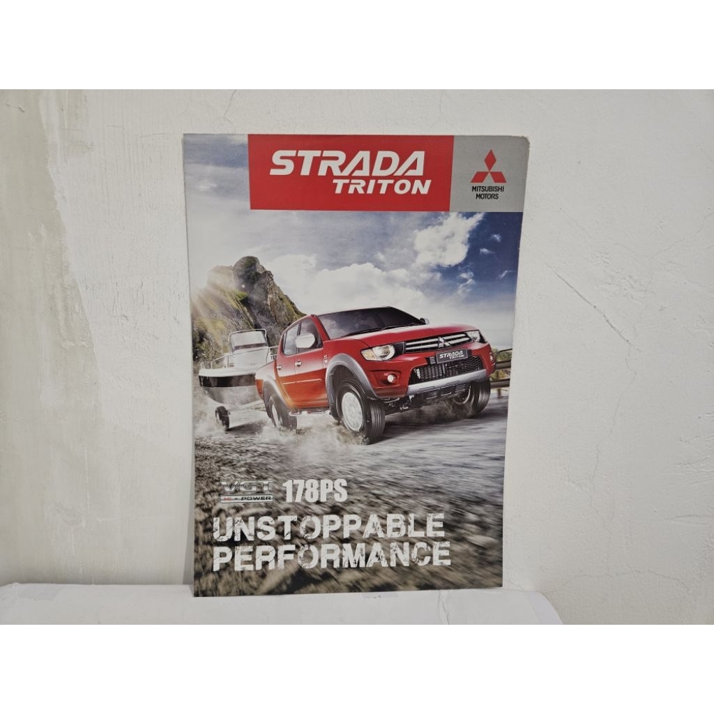 brosur katalog mobil mitsubishi strada triton 2014 leaflet