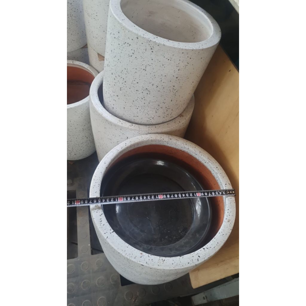pot teraso putih