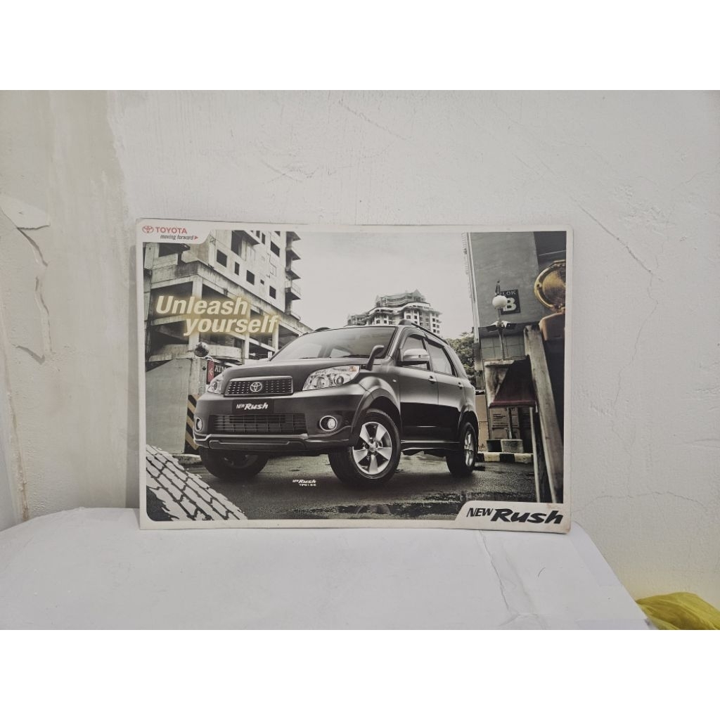 brosur katalog mobil toyota rush 2011 leaflet