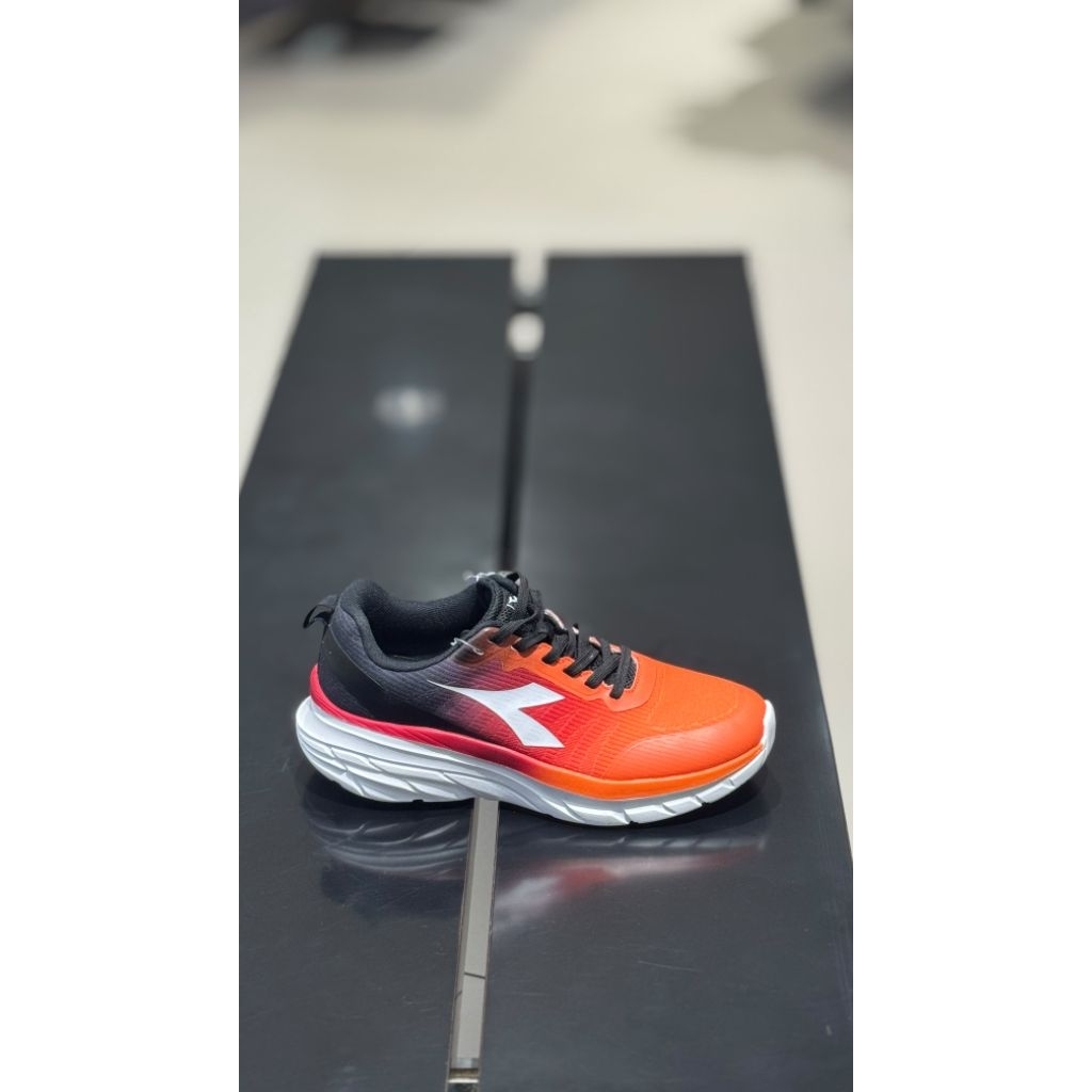 SEPATU RUNNING DIADORA PRIA