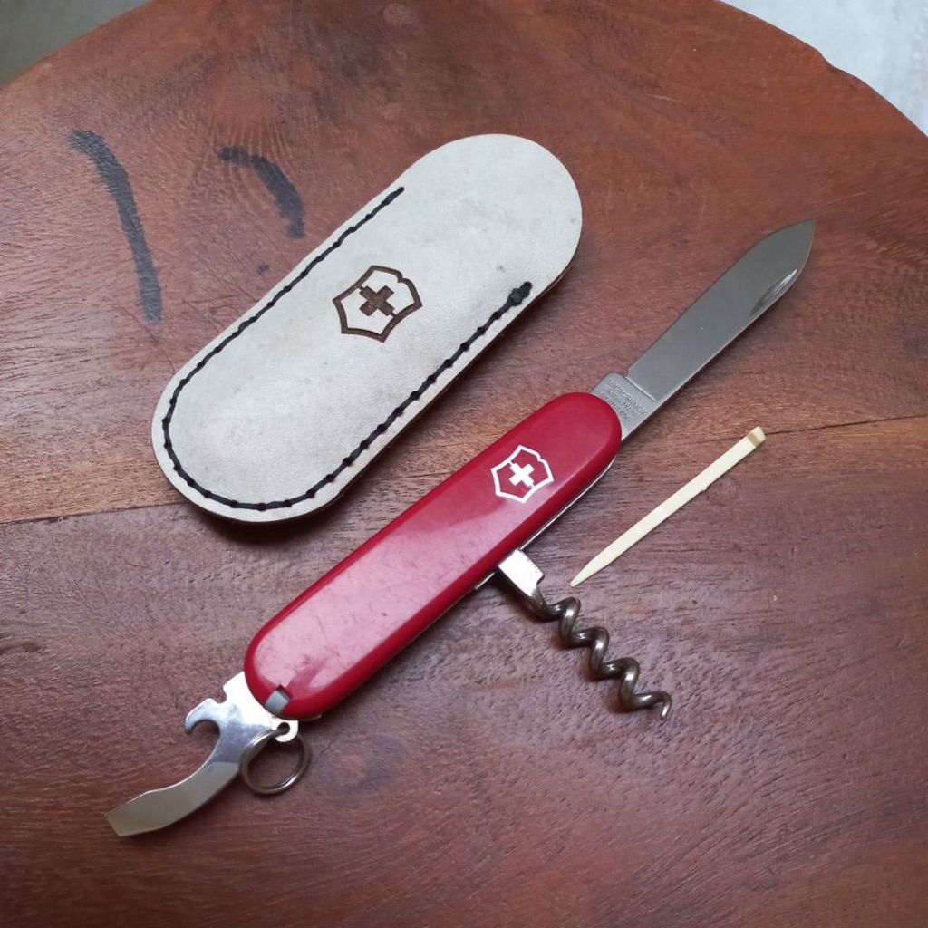 Victorinox waiters 84 mm lengkap dgn sarung second layak pakai