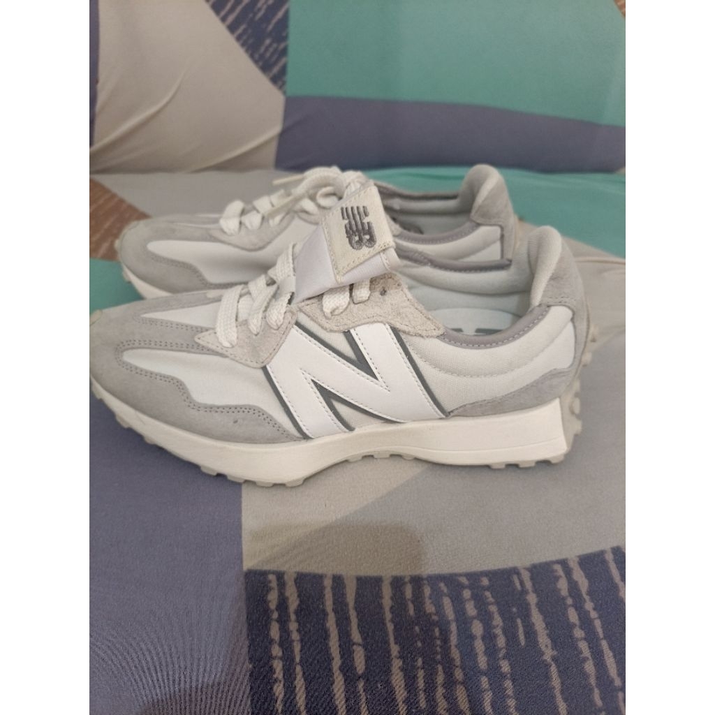 New Balance 327