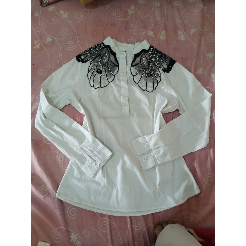 Preloved atasan butterfly