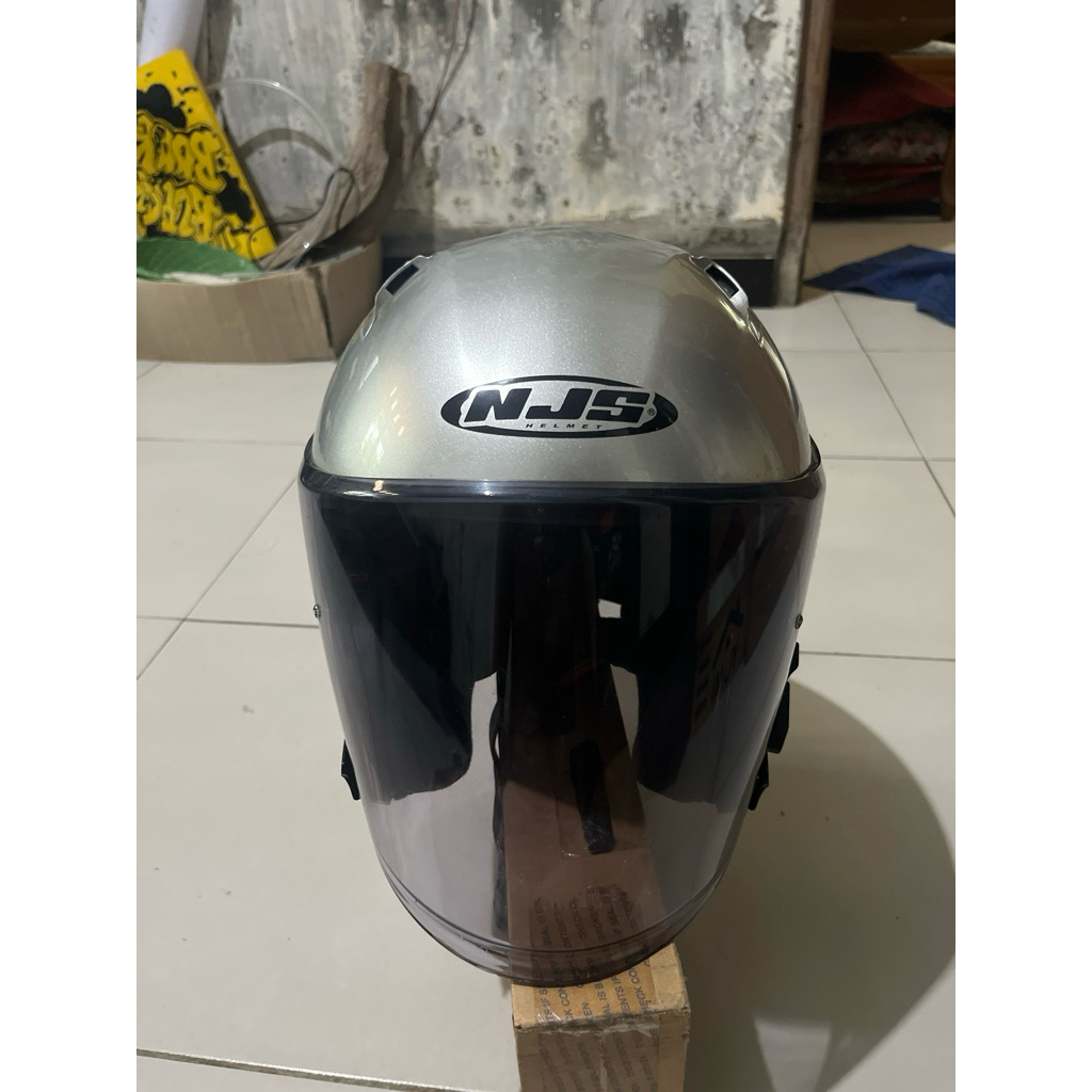 Helm NJS Kairoz GT Silver ukuran L bekas