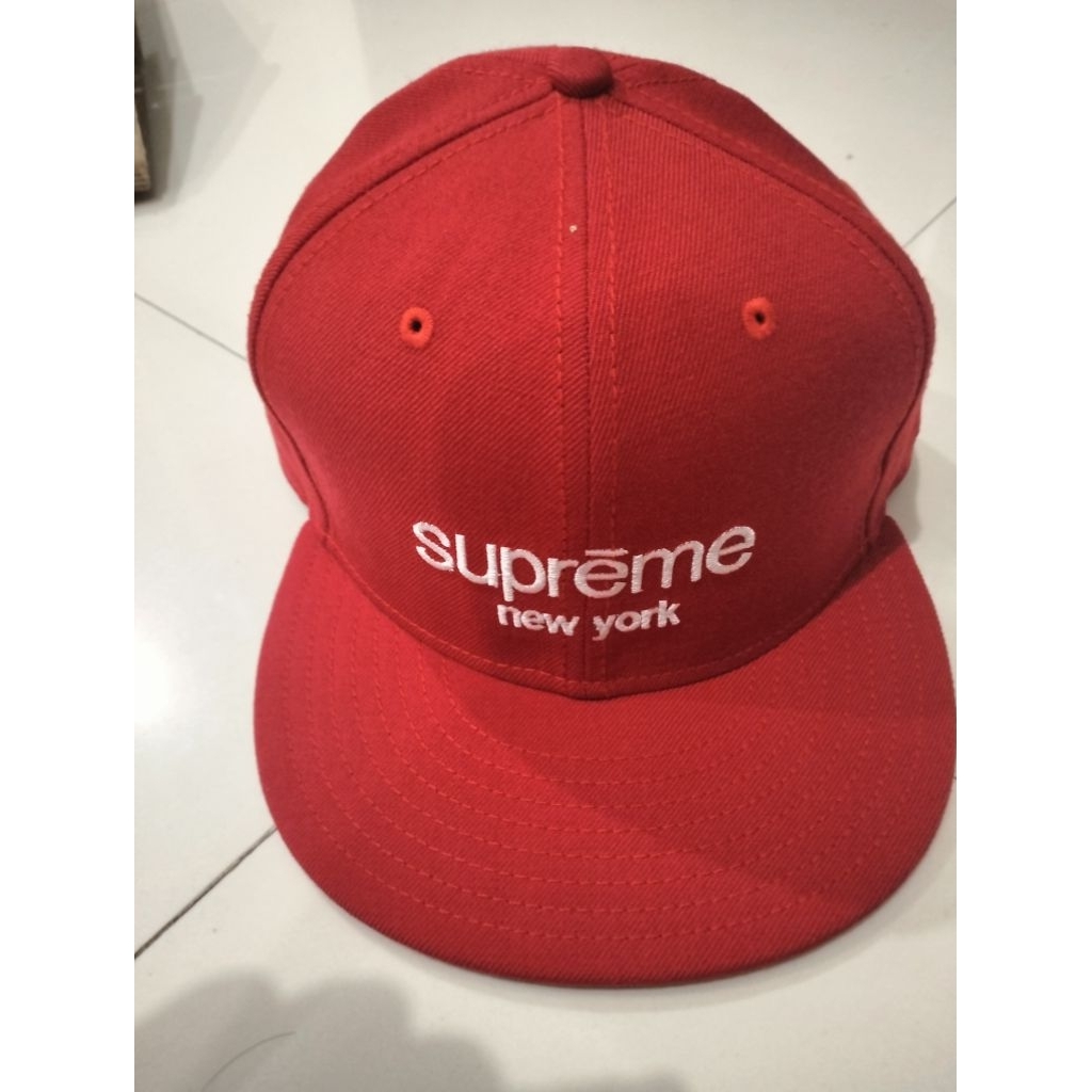 Topi Supreme x New Era Classic Logo Snapback Fitted Cap Red original