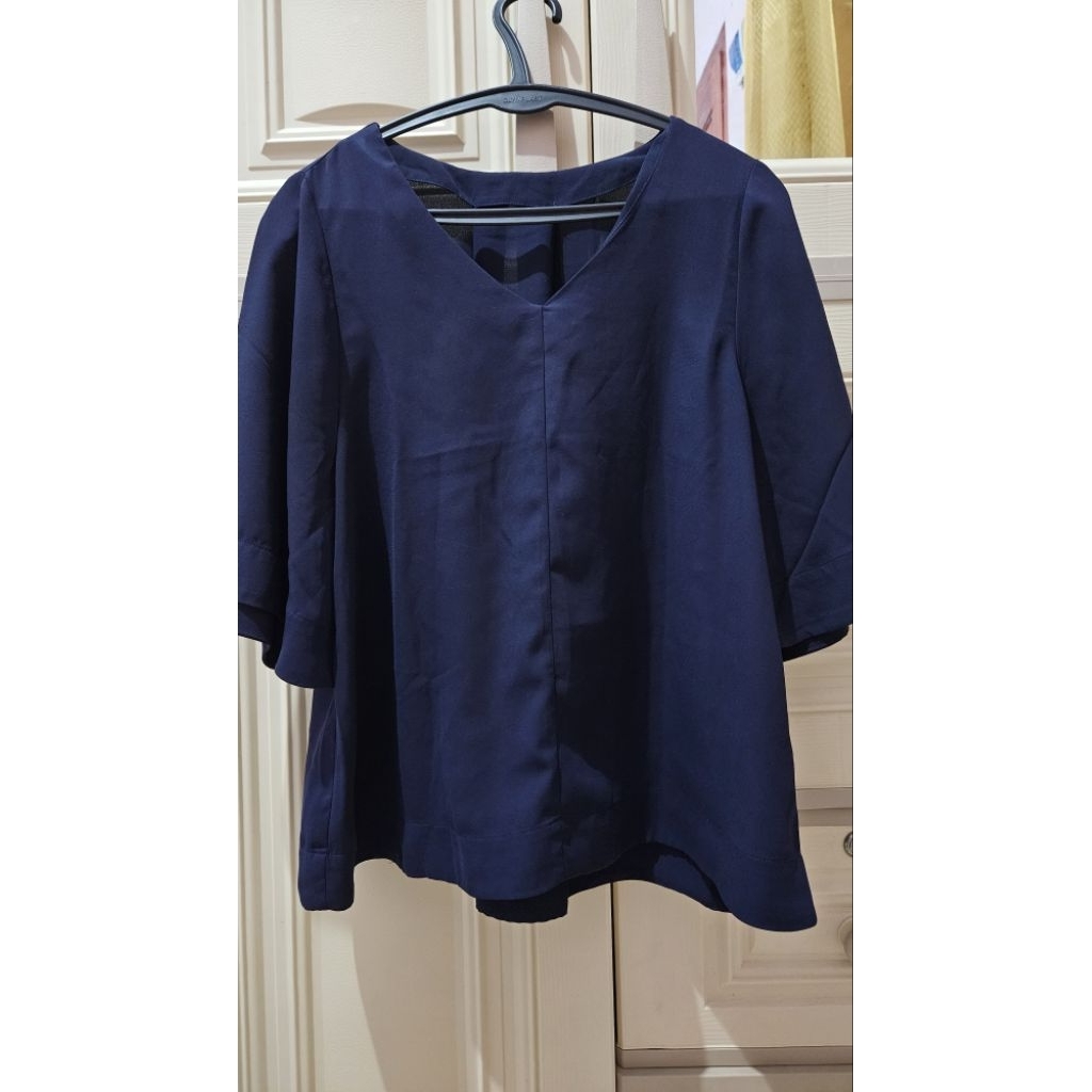 Blouse GU Uniqlo Lengan Lonceng