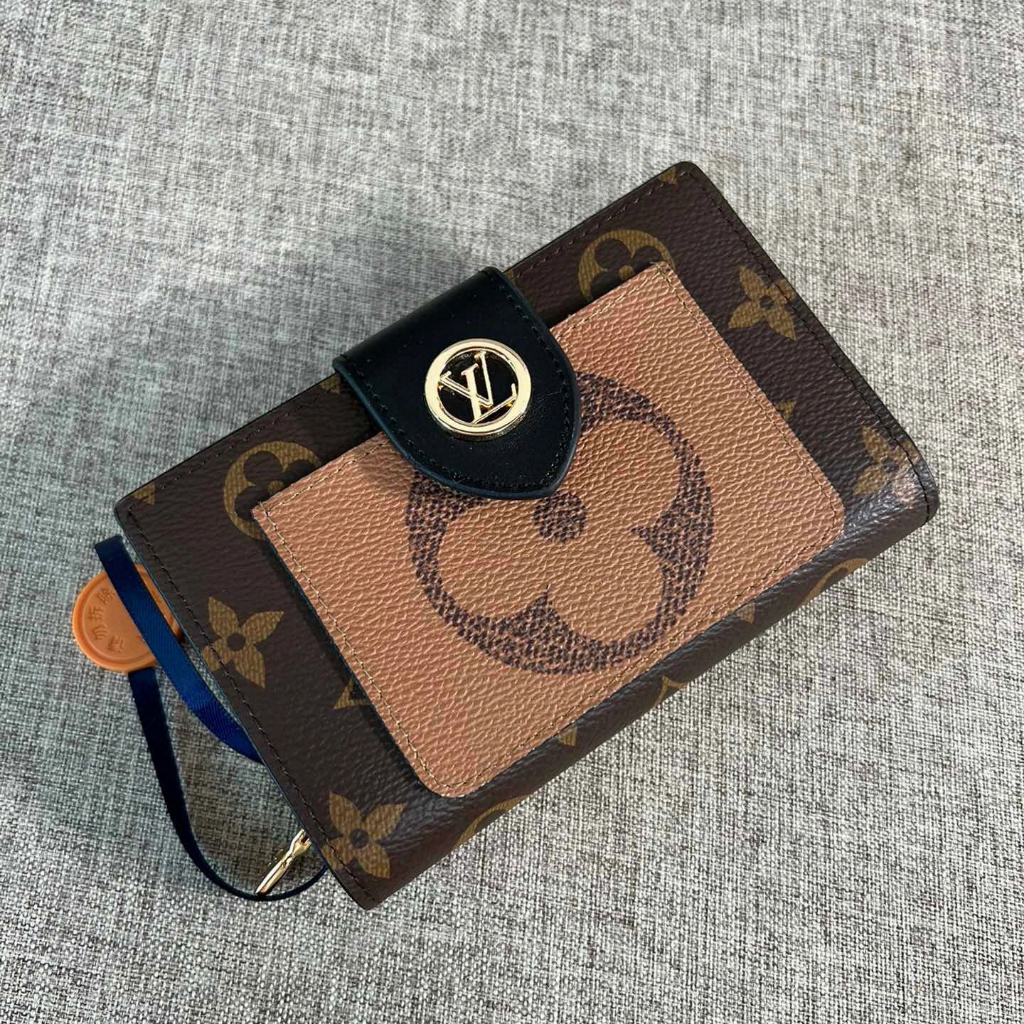 Dompet wanita Louis Vuitton JULIETTE bekas dari Prancis, model M69432, berbahan kulit sapi dengan mo