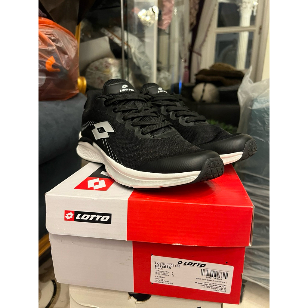 sepatu lari pria lotto esteban