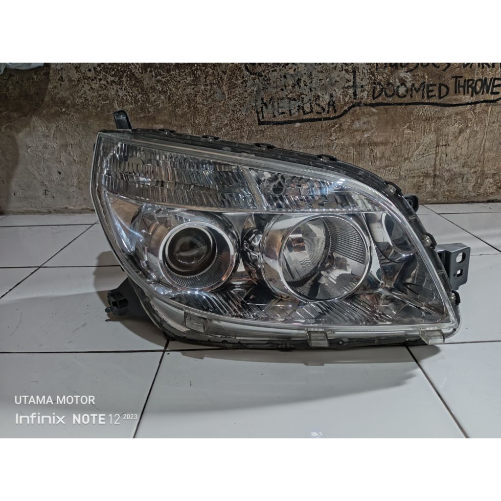 Headlamp Mobil Toyota Rush Terios 2008-2013