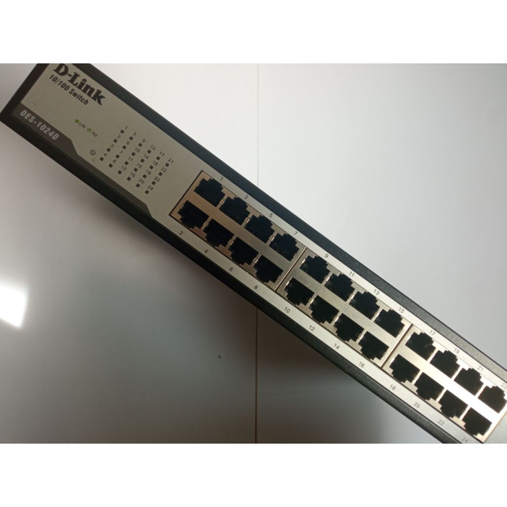 D Link DES 1024D switch 24 port 10/200 switch hub 24 port