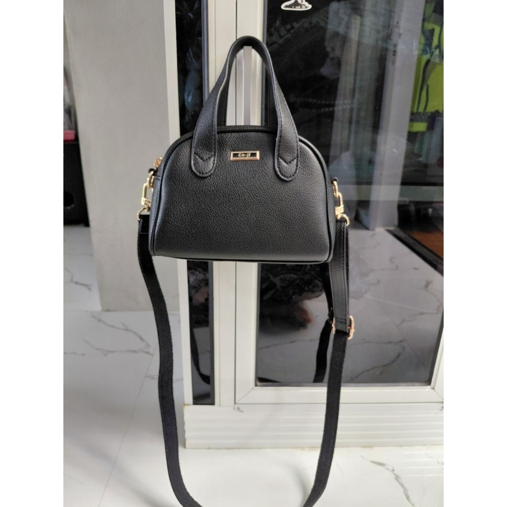 [Preloved] Tas Wanita Enji Warna Hitam