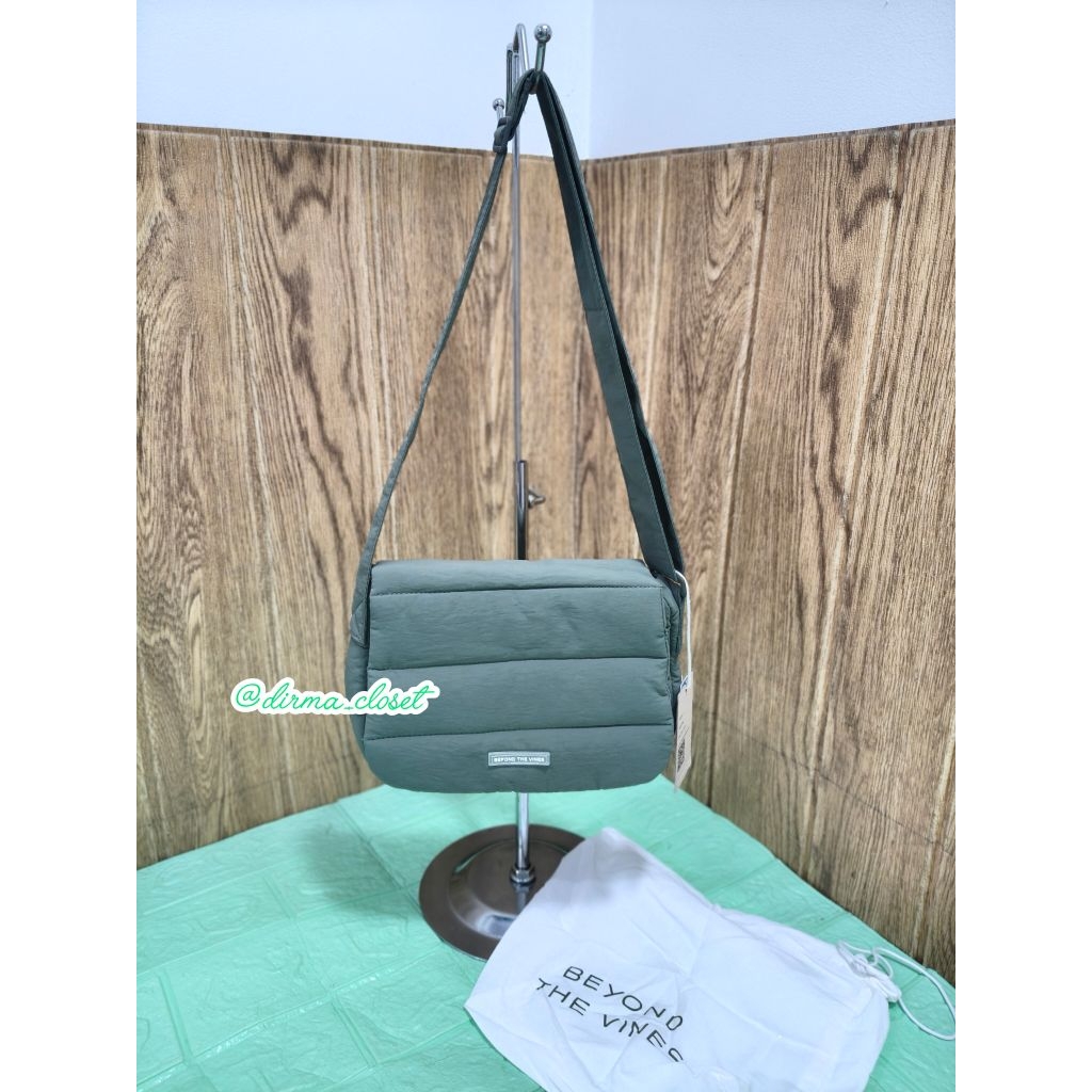 NEW - Original Beyond The Vines Poofy Bag "Dark Grey" / Tas Slempang BTV
