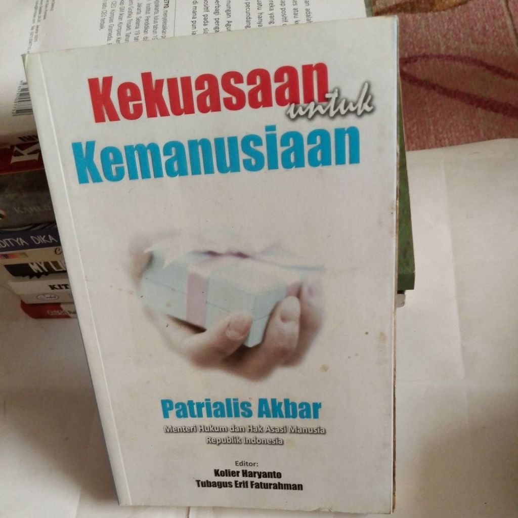 BUKU KEKUASAAN UNTUK KEMANUSIAAN(PATRIALIS AKBAR)