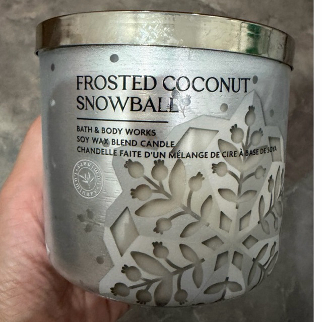 Bath And Body Works Candle 3 Wick Frosted Coconut Snowball